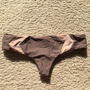 Acacia Mentawai Bottom